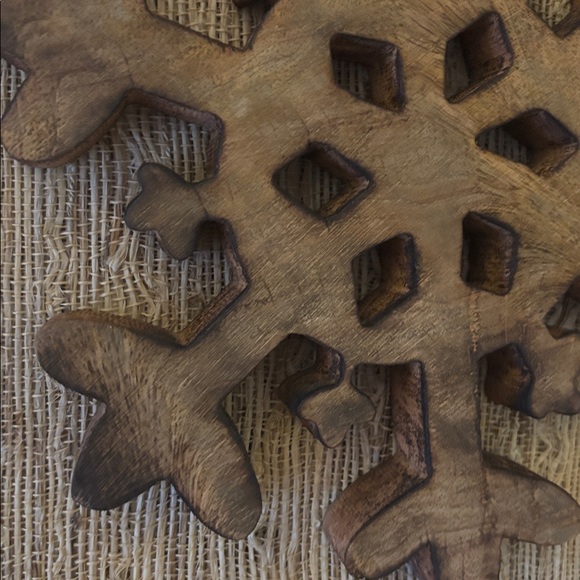 Rustic Wooden Snowflake winter decor - Picture 2 of 4